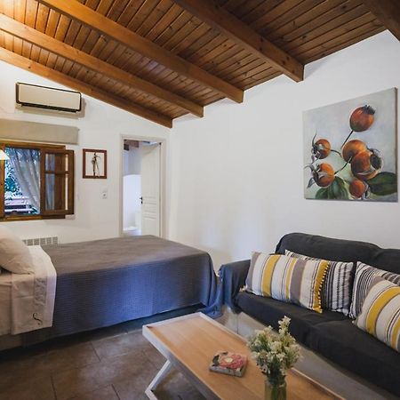 Small Guesthouse In The Garden Amarynthos Bagian luar foto