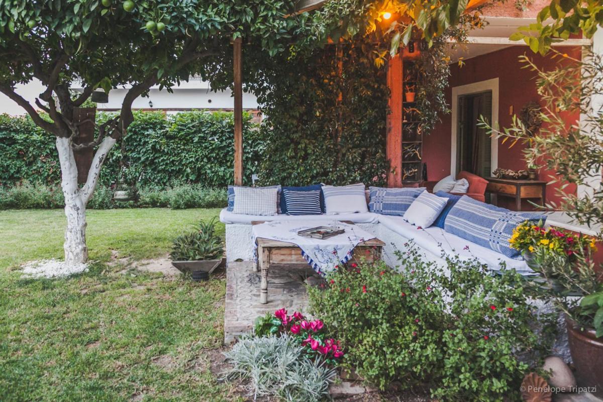 Small Guesthouse In The Garden Amarynthos Bagian luar foto