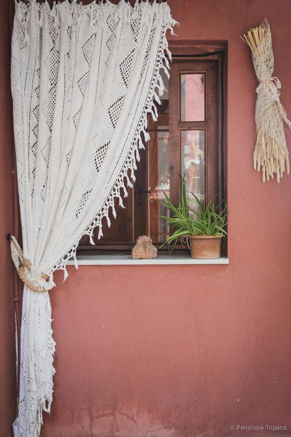 Small Guesthouse In The Garden Amarynthos Bagian luar foto