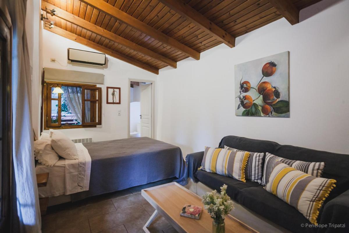 Small Guesthouse In The Garden Amarynthos Bagian luar foto