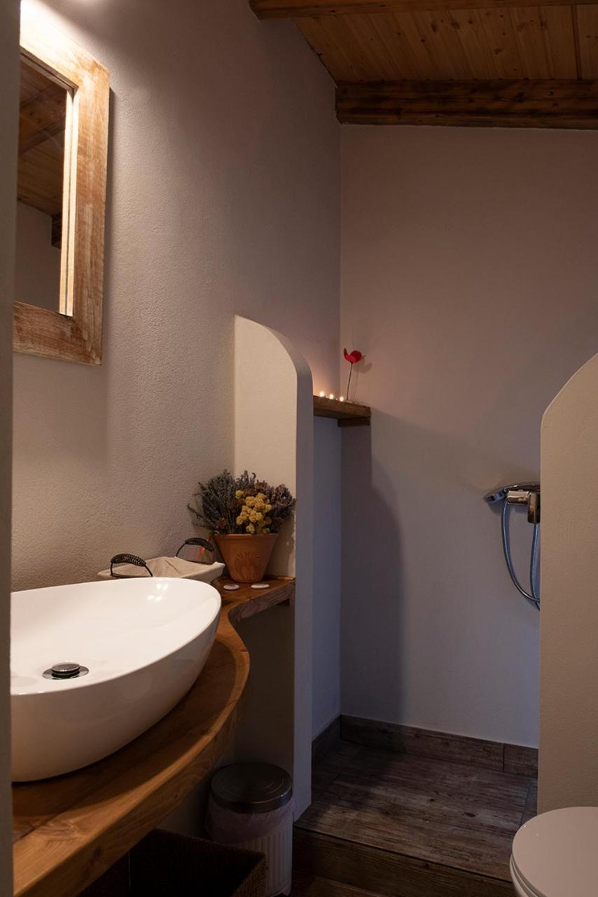 Small Guesthouse In The Garden Amarynthos Bagian luar foto
