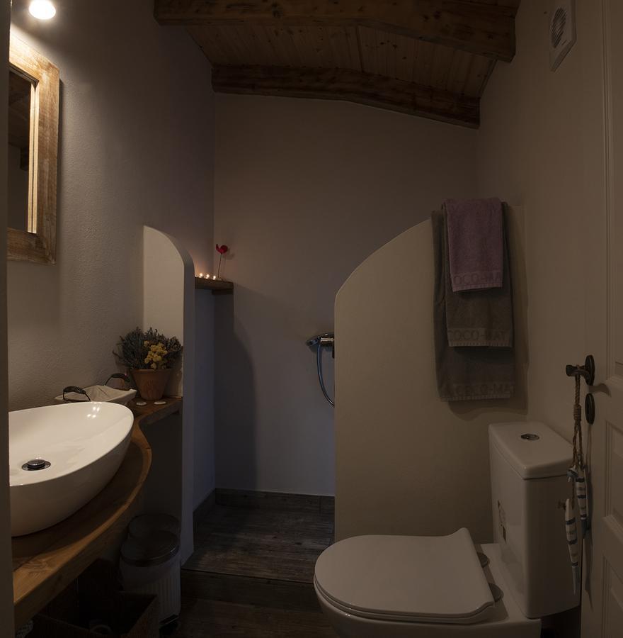 Small Guesthouse In The Garden Amarynthos Bagian luar foto